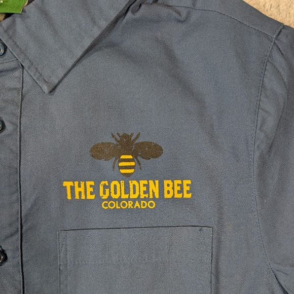 Broadmoor Hotel Golden Bee Short Sleeve Button-up Work Shirt Mens Small NWT - Picture 3 of 6